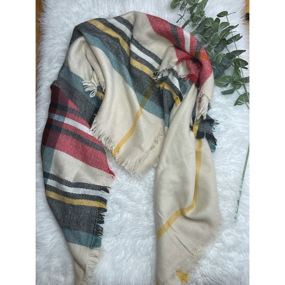 Accessory Depot Plaid blanket scarf with small fringes - Picture 2 of 8